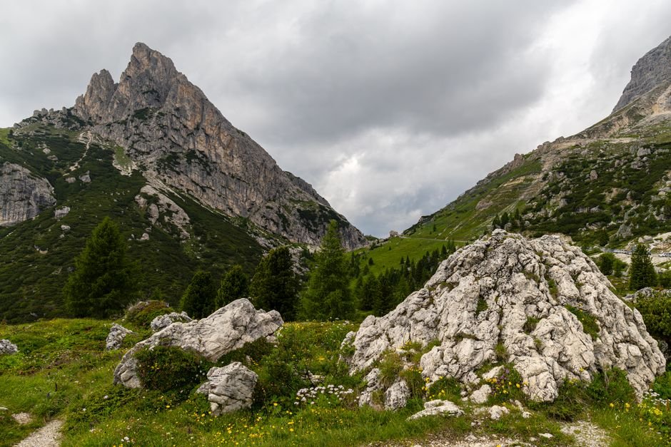 Dolomites Hiking Packing List — Essential Clothing for Dolomite Exploration