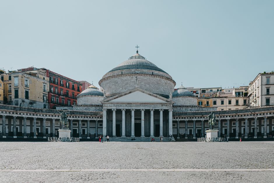 What to Wear in Naples — Naples Fashion Essentials