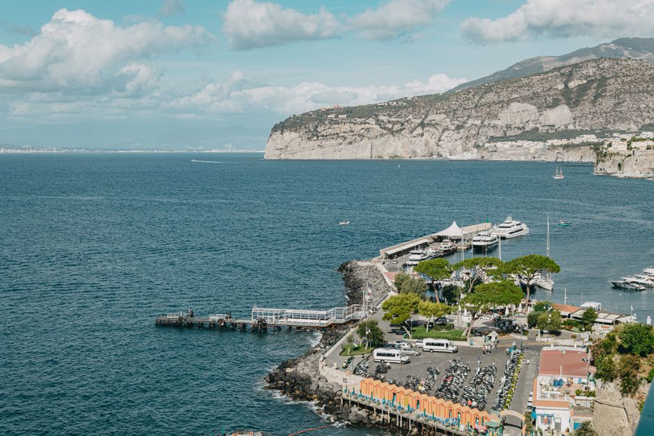 What to Wear in Sorrento — Wardrobe Staples for Every Occasion