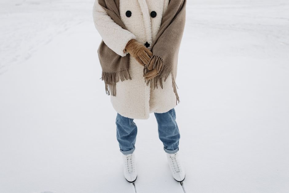 What to Wear in England in Winter — Embracing Layering: The Key to Versatility and Warmth