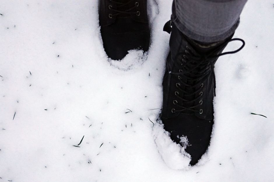 What to Wear in England in Winter — Footwear: Striking the Balance Between Fashion and Functionality