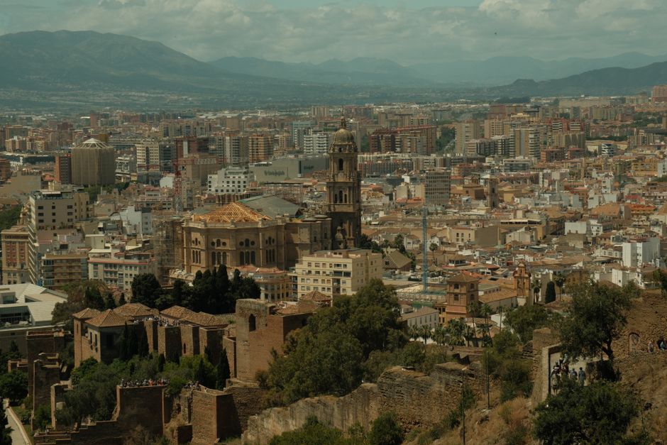 What to Wear in Malaga — Embracing Malaga's Climate
