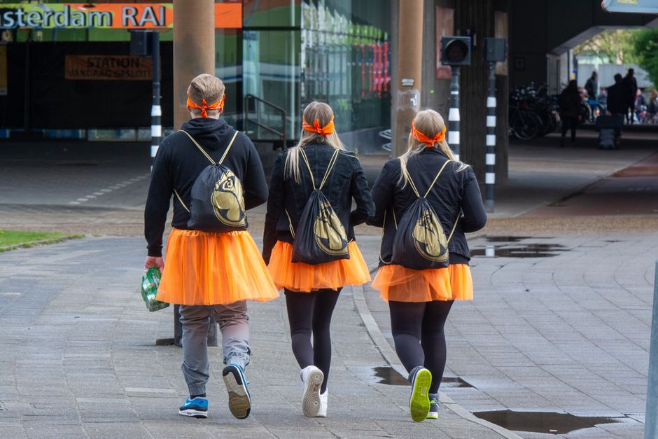 What to Wear in Amsterdam — Spring Attire: Embrace Layers and Light Fabrics