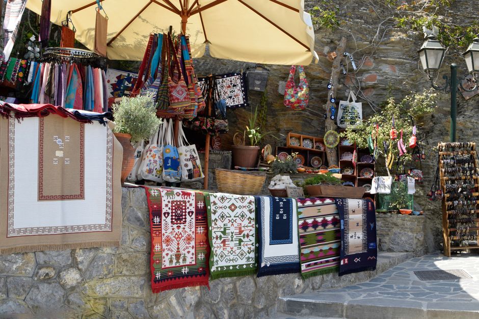 What to Wear in Greece in Summer — Lightweight Fabrics for Comfort in the Heat