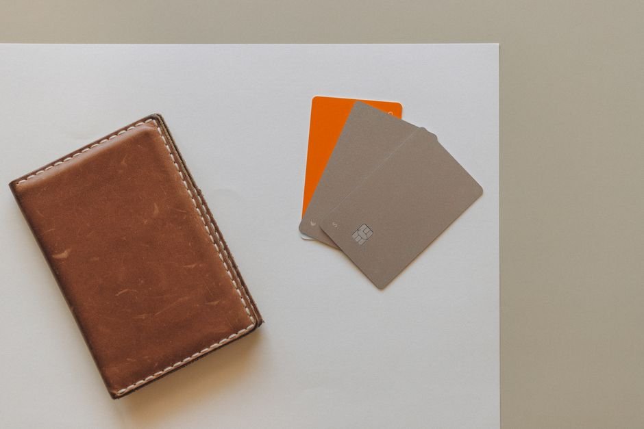 RFID Wallet vs Neck Wallet: Which Offers More Security? — What Is an RFID Wallet?
