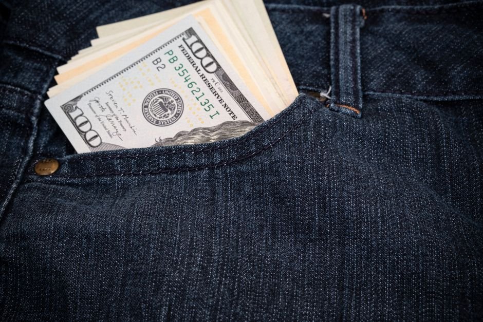 Secret Pocket Jacket vs Money Belt: Which Is Safer? — 2. What Is a Money Belt?