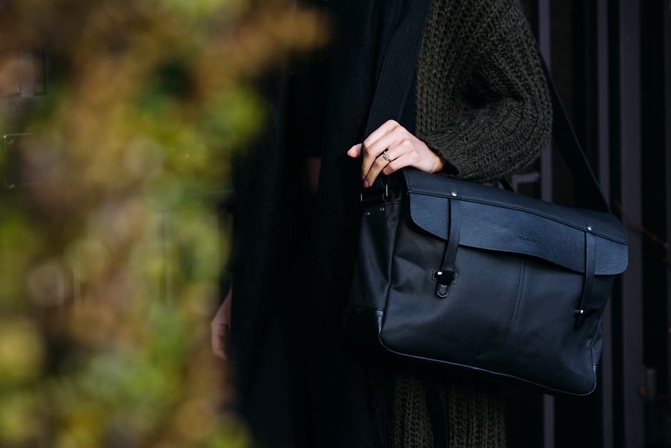 EDC Backpack vs Messenger Bag: Which Is More Practical? — 2. What Is a Messenger Bag?