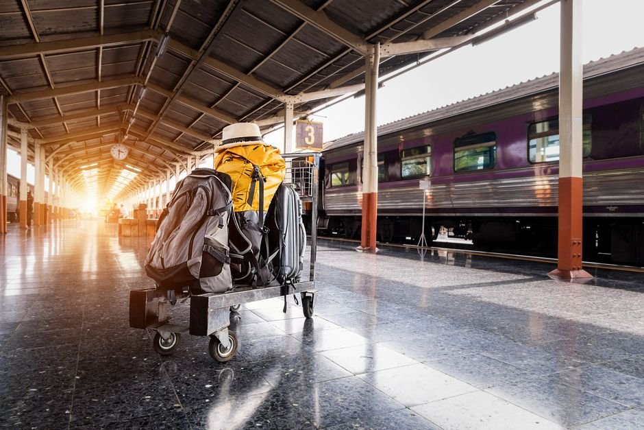 Luggage Smart Tracker vs Bluetooth Tag — b) Real-Time Tracking