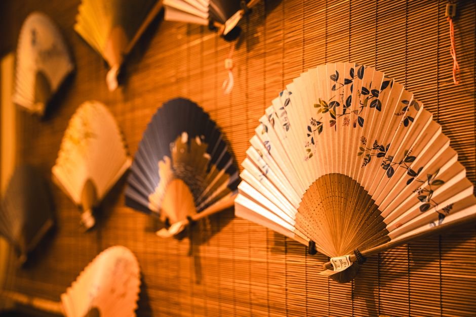 Travel Neck Fan vs Portable Fan — Key Features of Travel Neck Fans