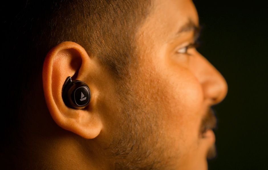 Travel Noise Cancelling Headphones vs Earbuds — Advantages of Noise-Cancelling Headphones