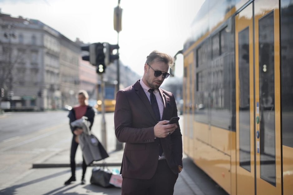 Travel Router vs Mobile Hotspot — Main Features of a Travel Router