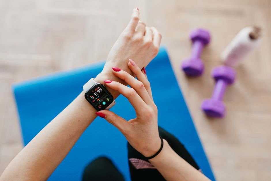 Travel Smartwatch vs Fitness Tracker — 1. Purpose