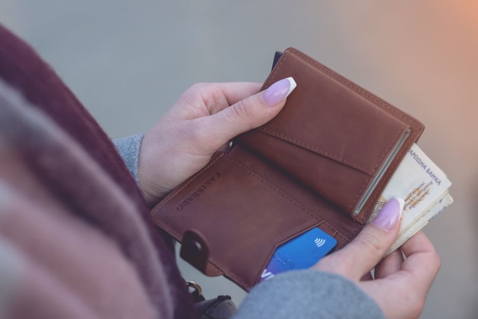 RFID Blocking Travel Wallet Carry-On vs RFID Neck Pouch — What Is an RFID Blocking Travel Wallet?