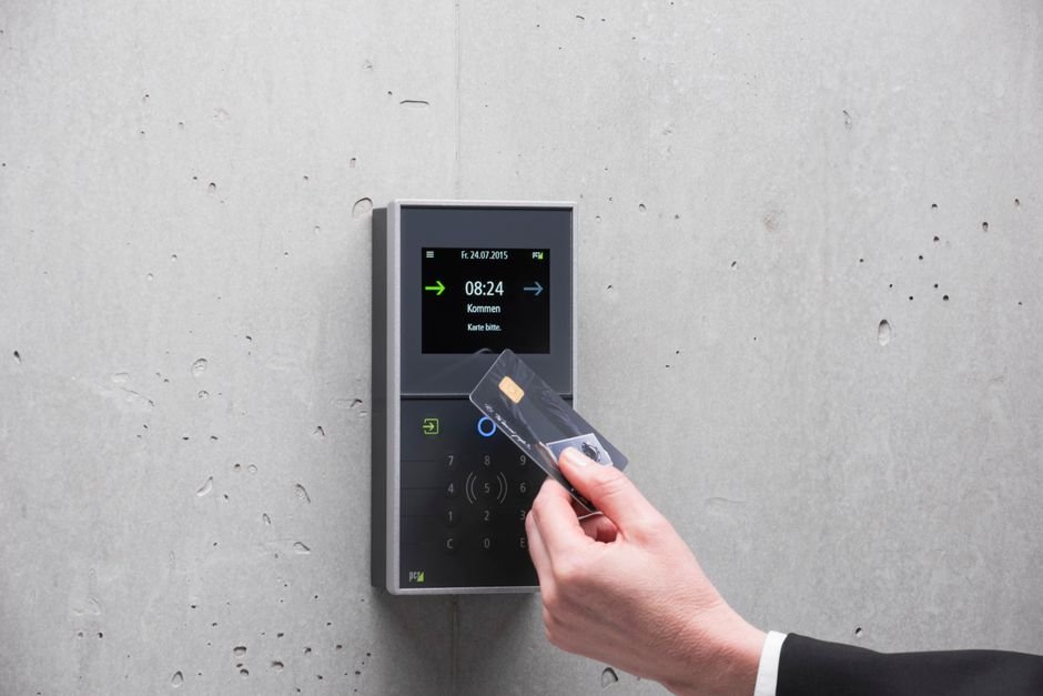 RFID Travel Wallet vs Passport Holder RFID — What Is RFID Protection?